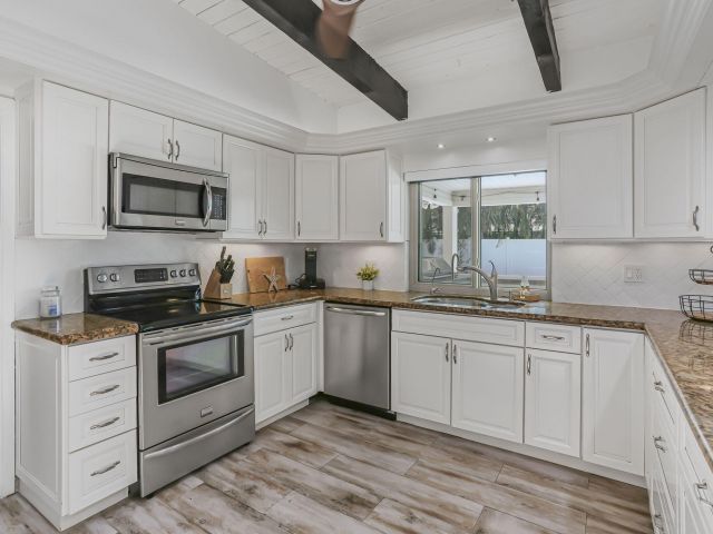 Продажа дома по адресу 1260 NW 15th Street - фото 6391207