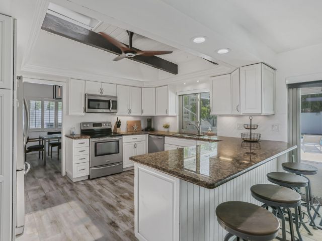 Продажа дома по адресу 1260 NW 15th Street - фото 6391208