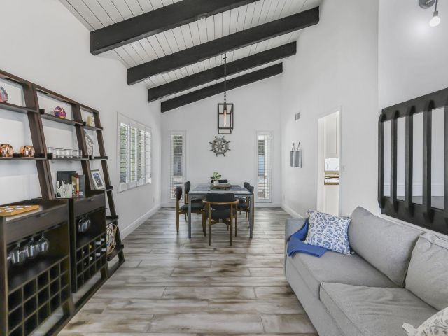 Продажа дома по адресу 1260 NW 15th Street - фото 6391214