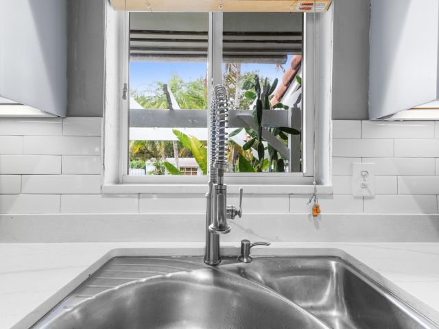 Продажа дома по адресу 2100 SW 23rd Terrace - фото 6579459