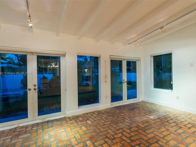 Продажа дома по адресу 355 Redwood Ln - фото 6371167