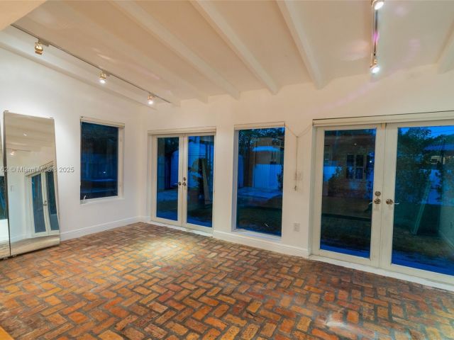 Продажа дома по адресу 355 Redwood Ln - фото 6371168