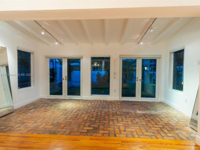 Продажа дома по адресу 355 Redwood Ln - фото 6371169