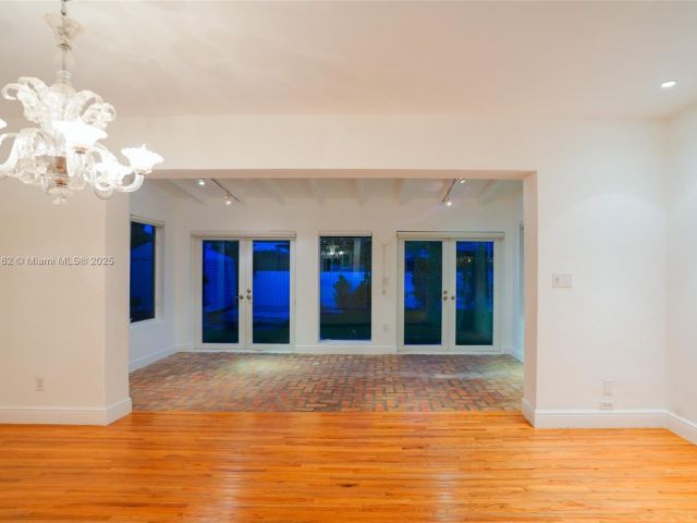 Продажа дома по адресу 355 Redwood Ln - фото 6371170