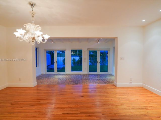 Продажа дома по адресу 355 Redwood Ln - фото 6371171