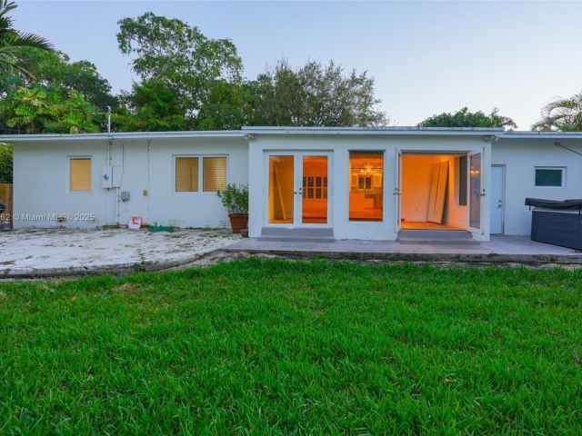 Продажа дома по адресу 355 Redwood Ln - фото 6371173