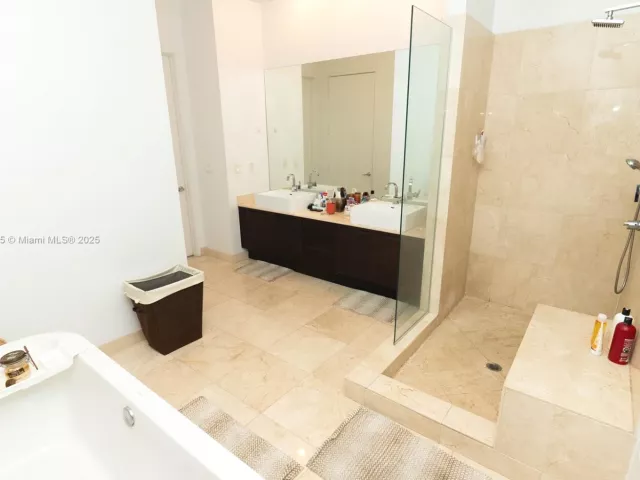 Дом в аренду по адресу 150 Sunny Isles Blvd 1-TH403 - фото 6348590