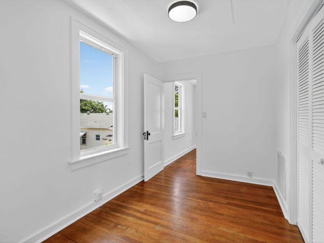 Продажа дома по адресу 3716 Morton Avenue - фото 6862498