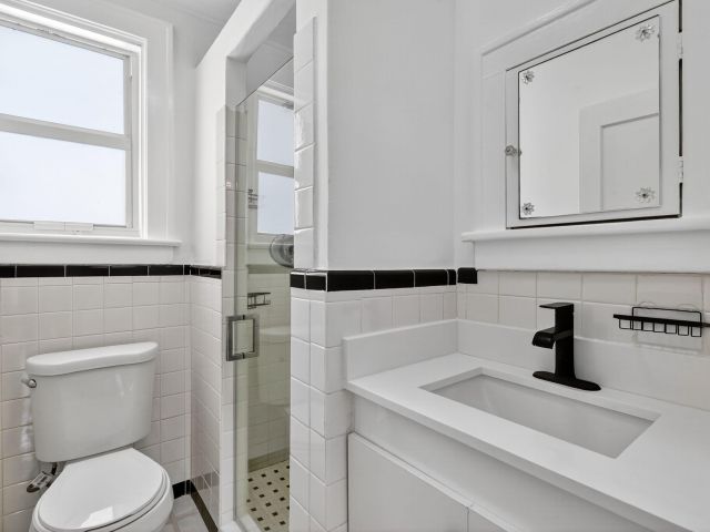 Продажа дома по адресу 3716 Morton Avenue - фото 6862503