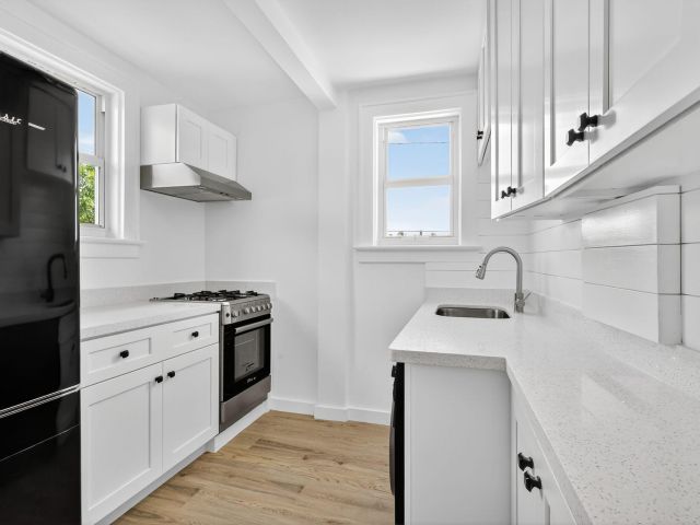 Продажа дома по адресу 3716 Morton Avenue - фото 6862505