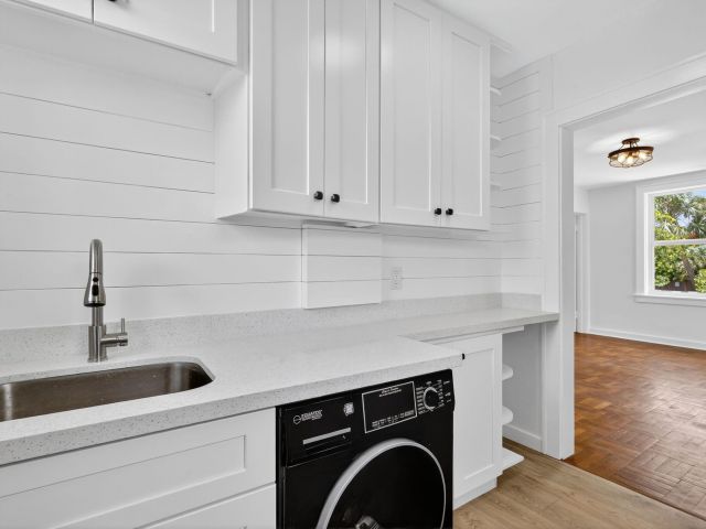 Продажа дома по адресу 3716 Morton Avenue - фото 6862506