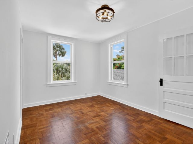 Продажа дома по адресу 3716 Morton Avenue - фото 6862509