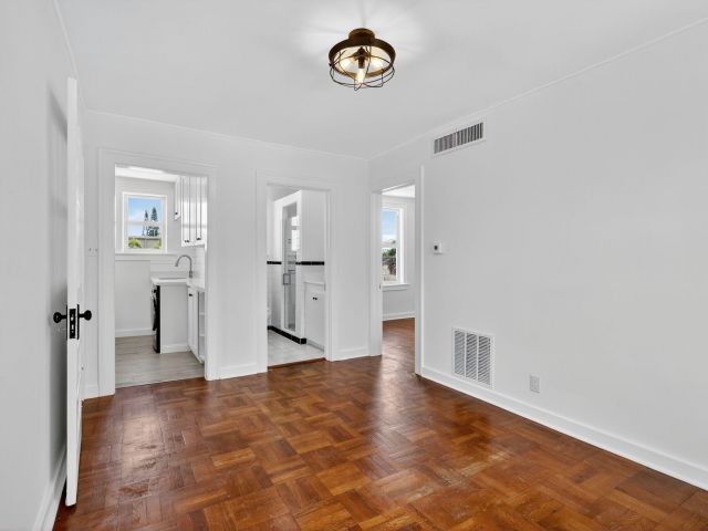 Продажа дома по адресу 3716 Morton Avenue - фото 6862510