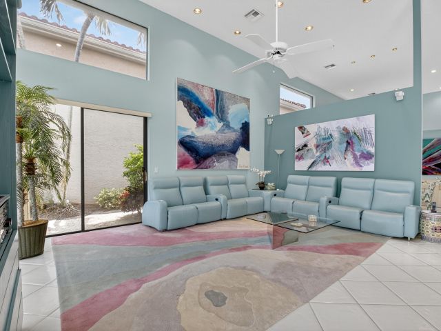 Продажа дома по адресу 5185 Suffolk Drive - фото 6372664