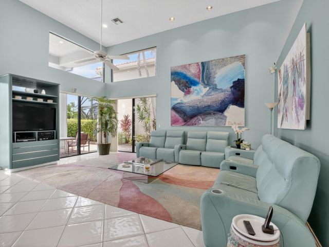 Продажа дома по адресу 5185 Suffolk Drive - фото 6372665