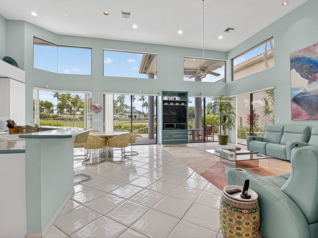 Продажа дома по адресу 5185 Suffolk Drive - фото 6372667