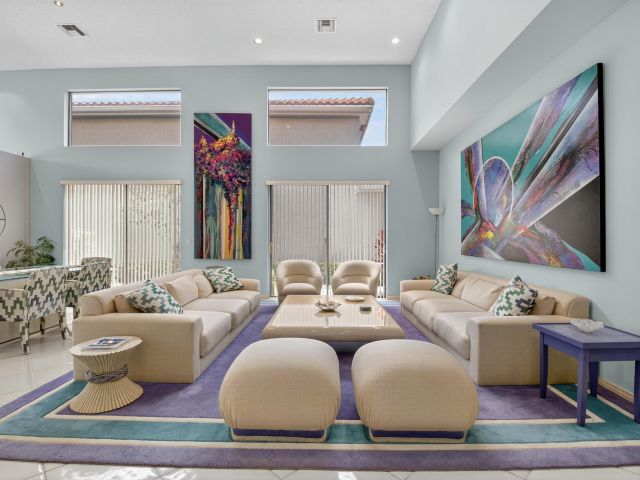 Продажа дома по адресу 5185 Suffolk Drive - фото 6372668