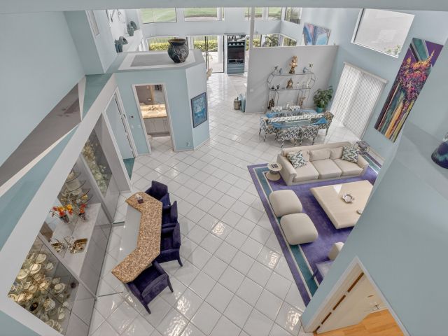 Продажа дома по адресу 5185 Suffolk Drive - фото 6372670