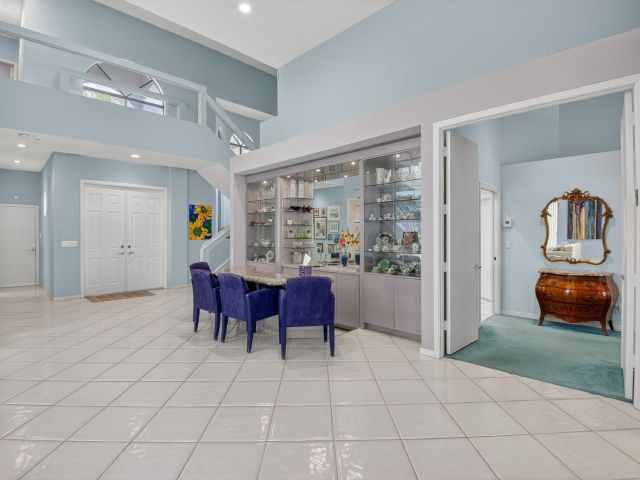 Продажа дома по адресу 5185 Suffolk Drive - фото 6372672