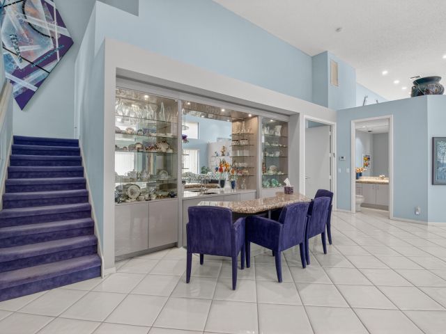 Продажа дома по адресу 5185 Suffolk Drive - фото 6372673