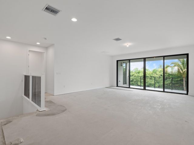 Продажа дома по адресу 8539 Ganton Drive - фото 6378248