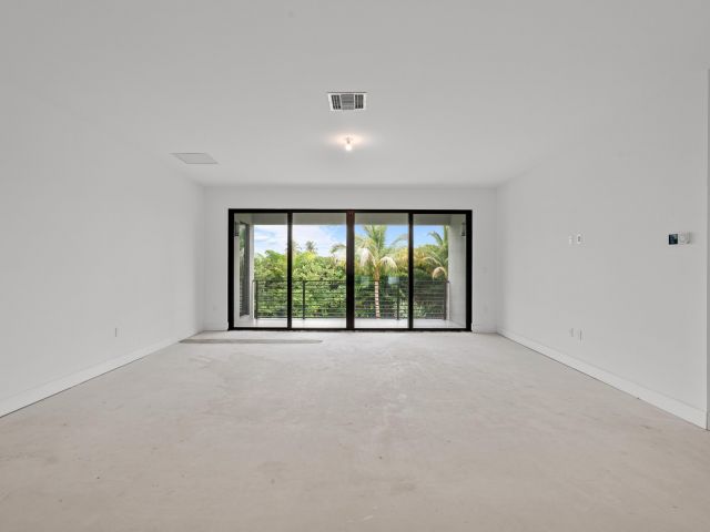 Продажа дома по адресу 8539 Ganton Drive - фото 6378249