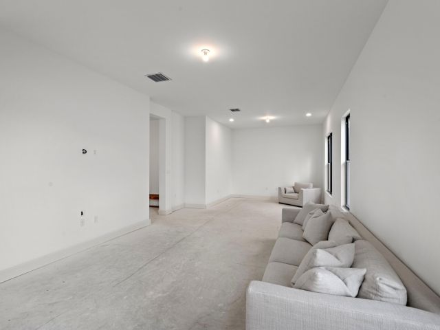 Продажа дома по адресу 8539 Ganton Drive - фото 6378254