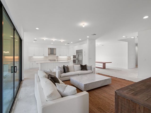 Продажа дома по адресу 8539 Ganton Drive - фото 6378255