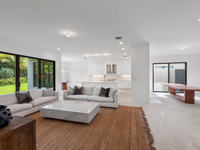 Продажа дома по адресу 8539 Ganton Drive - фото 6378256