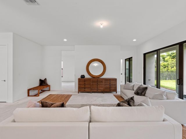 Продажа дома по адресу 8539 Ganton Drive - фото 6378257