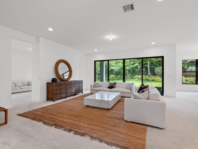 Продажа дома по адресу 8539 Ganton Drive - фото 6378258