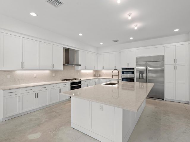 Продажа дома по адресу 8539 Ganton Drive - фото 6378261