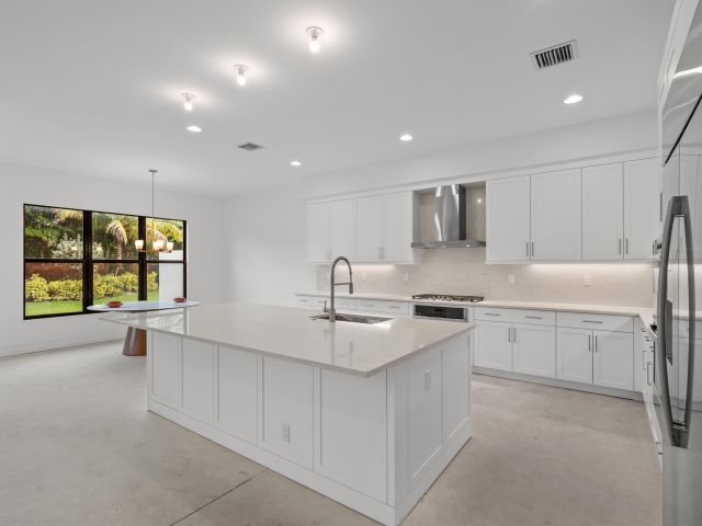 Продажа дома по адресу 8539 Ganton Drive - фото 6378262