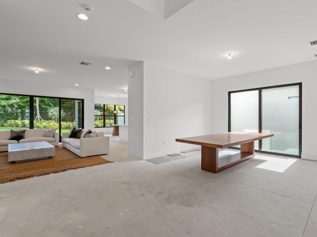 Продажа дома по адресу 8539 Ganton Drive - фото 6378264