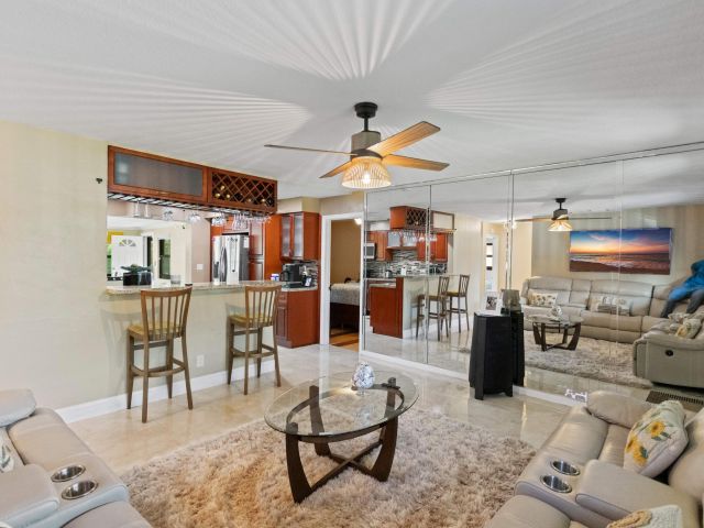 Продажа дома по адресу 2788 SW 46th Court - фото 6382022