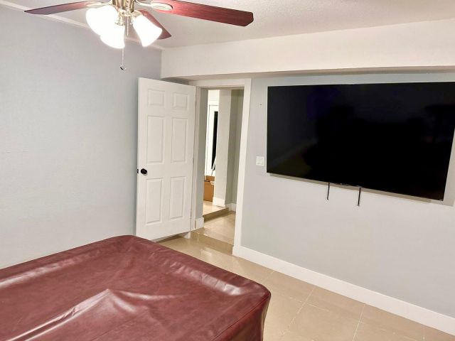 Продажа дома по адресу 601 NW 38th Street - фото 6354449