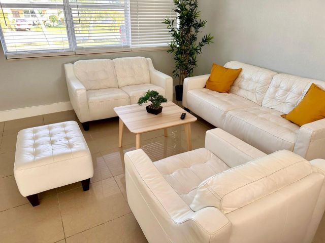 Продажа дома по адресу 601 NW 38th Street - фото 6354452