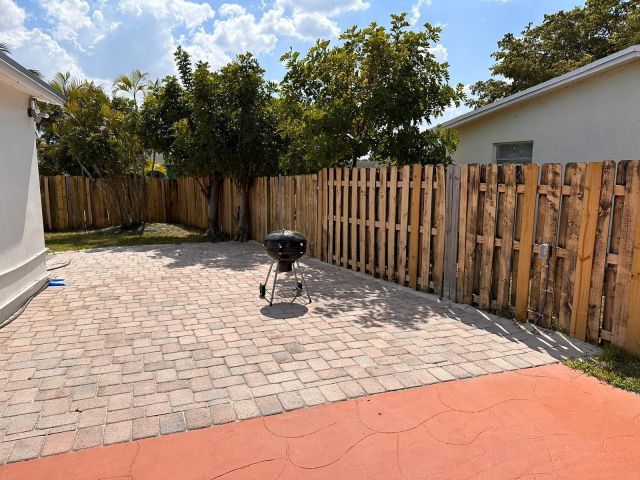 Продажа дома по адресу 601 NW 38th Street - фото 6354457