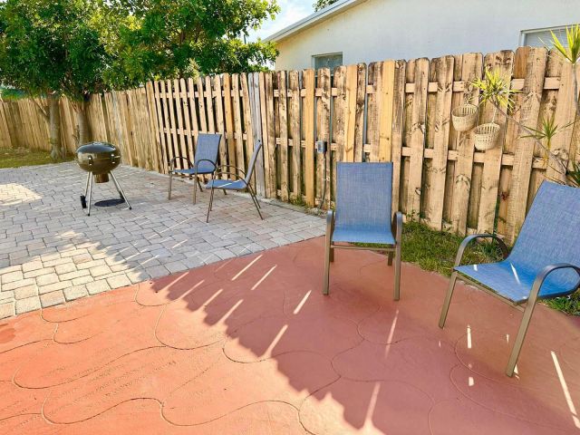 Продажа дома по адресу 601 NW 38th Street - фото 6354458