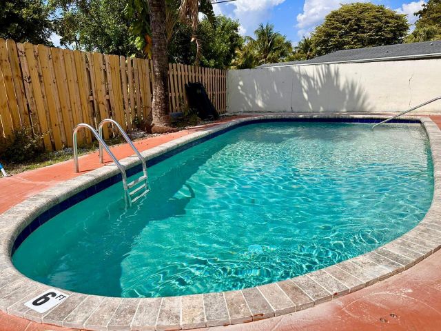 Продажа дома по адресу 601 NW 38th Street - фото 6354460