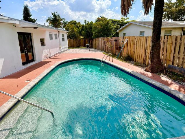 Продажа дома по адресу 601 NW 38th Street - фото 6354461