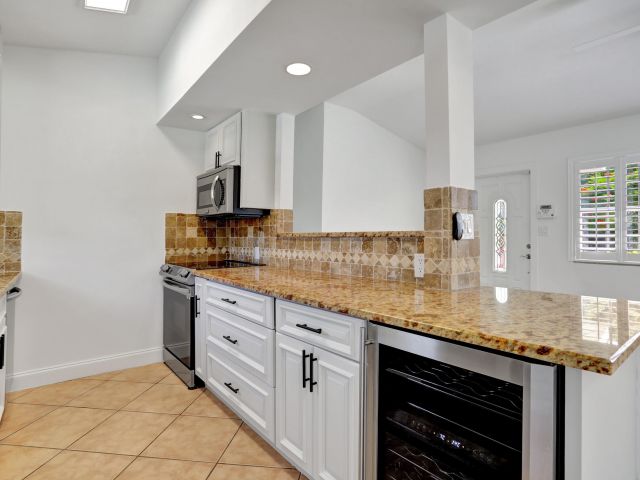 Дом в аренду по адресу 455 NE 14th Street - фото 6364164