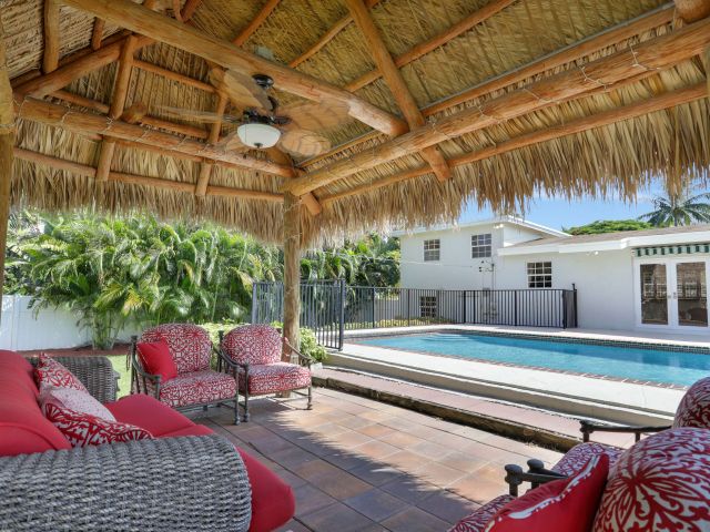 Дом в аренду по адресу 455 NE 14th Street - фото 6364169