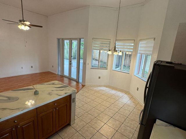 Продажа дома по адресу 1430 SE 22nd Lane - фото 6652499