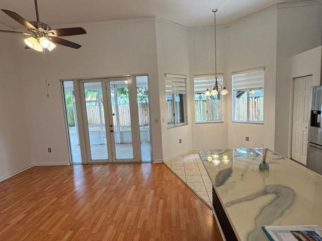 Продажа дома по адресу 1430 SE 22nd Lane - фото 6652500