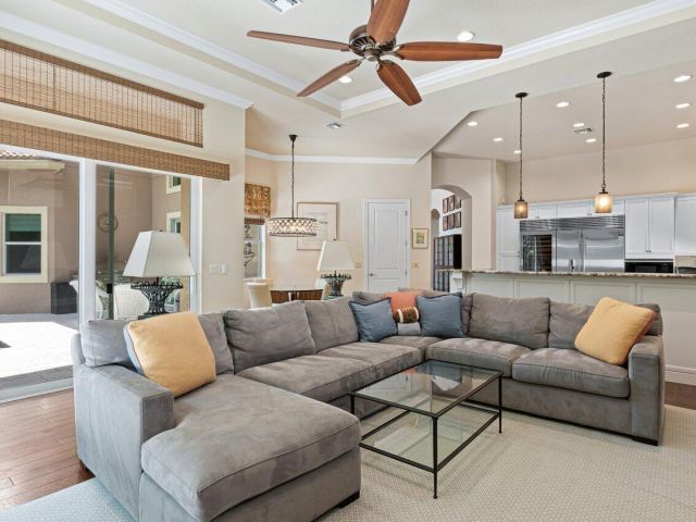 Продажа дома по адресу 6464 Bellamalfi Street - фото 6378176