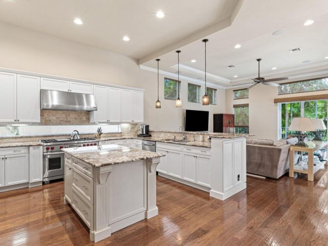 Продажа дома по адресу 6464 Bellamalfi Street - фото 6378177