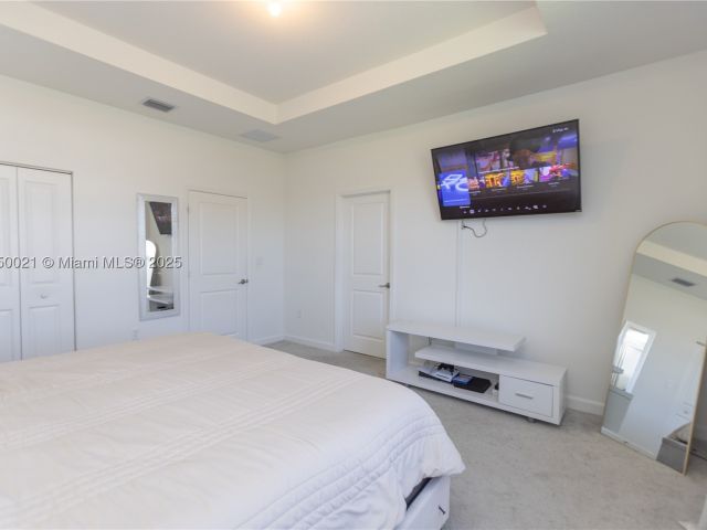 Продажа дома по адресу 12561 NW 23rd Pl - фото 8308233
