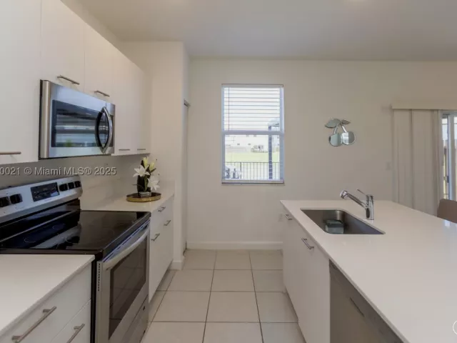 Продажа дома по адресу 12561 NW 23rd Pl - фото 7915171