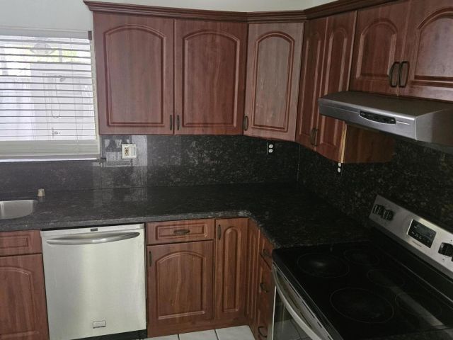 Продажа дома по адресу 21109 NE 3 Court - фото 6363457